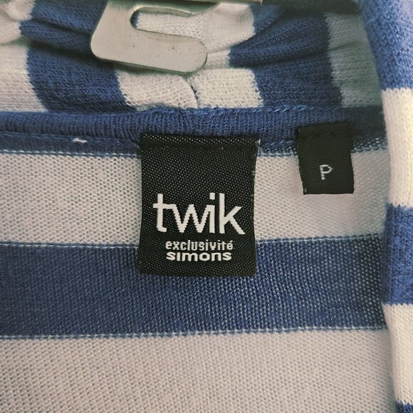 3/$15 blue and white stripped shrug - Picture 4 of 4